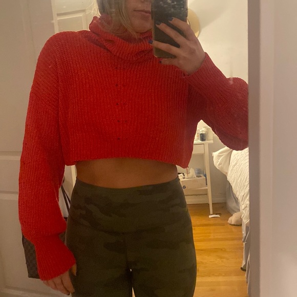 Red Ruby and Jenna cropped turtleneck sweater size med - Picture 5 of 5